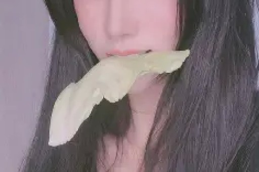 “miumiu陷害女明星”热搜 不看水印谁能看出来是童瑶？